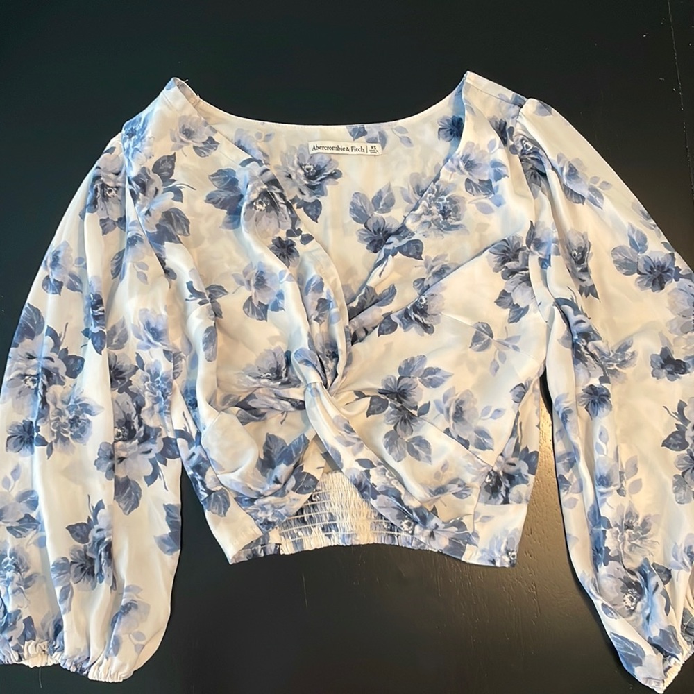 UNWORN Abercrombie Blouse - XS